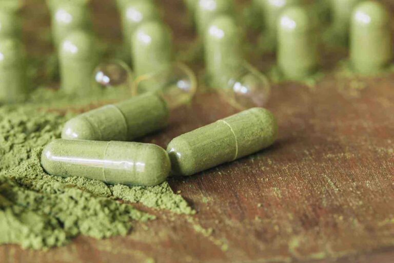 What are the potential benefits of using Kratom capsules?         